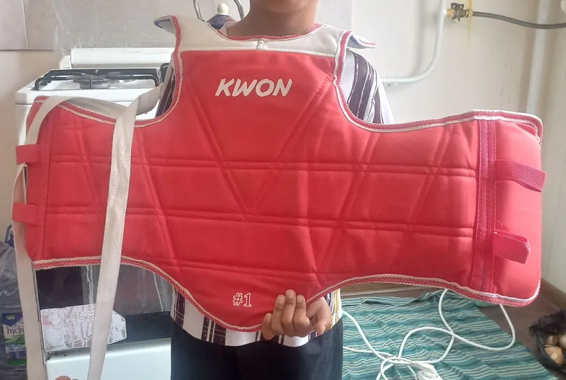 Taikwondo shlem bilan himoya qalqoni oyoq kiyimiyam bor 29 razmer — фото 2