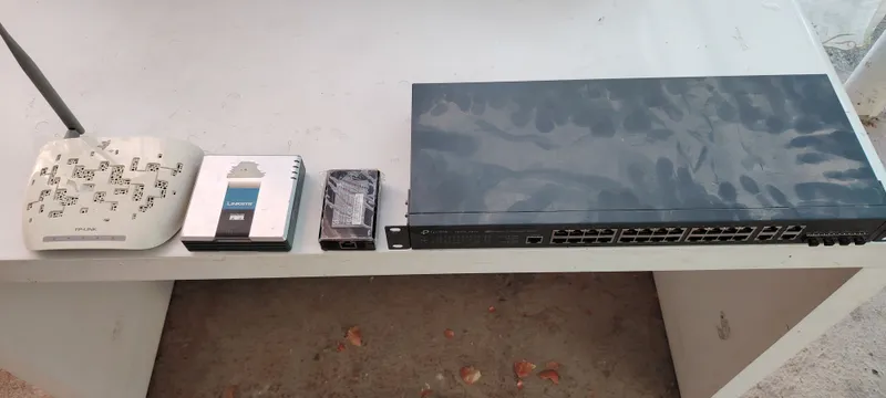 Komplekti bilan server shkafi shoshilinch sotiladi 4 Komplekti bilan server shkafi shoshilinch sotiladi 4