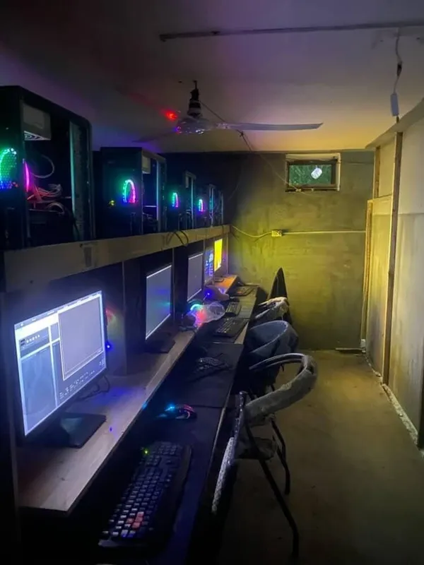 Kampyuterlar 10ta 1ta server notbuk 5