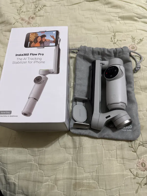 Insta360 Flow Pro — стабилизатор для iPhone