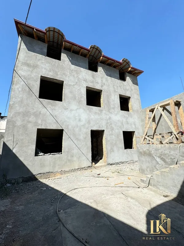 Sergeli Uzgarishdagi 2,3 sotixlik yer uchastkasidagi 300 m² uch qavatli uy 2 Sergeli Uzgarishdagi 2,3 sotixlik yer uchastkasidagi 300 m² uch qavatli uy 2