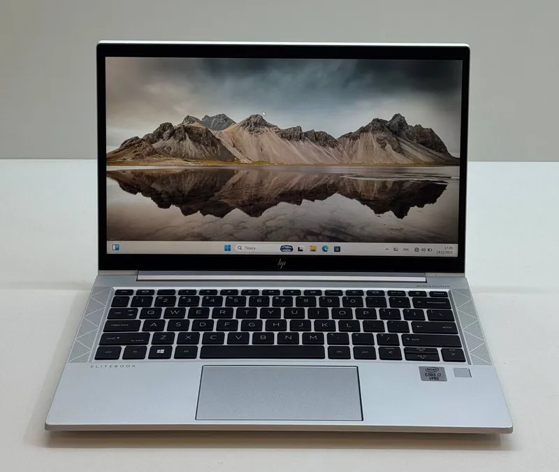 HP EliteBook — i7 10610U / 256GB M.2 Nvme SSD