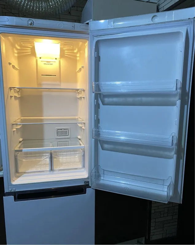 Холодильник Indesit 2