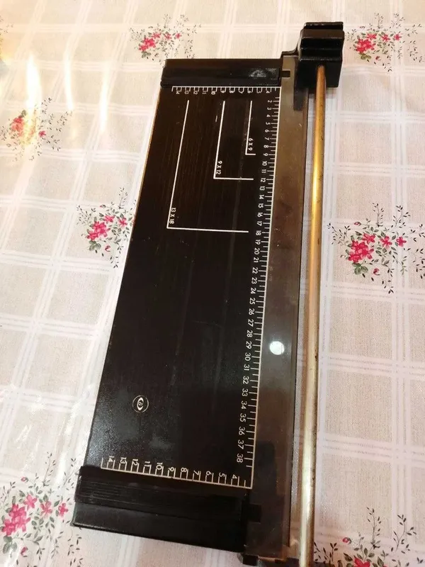 Резак для резки бумаги.