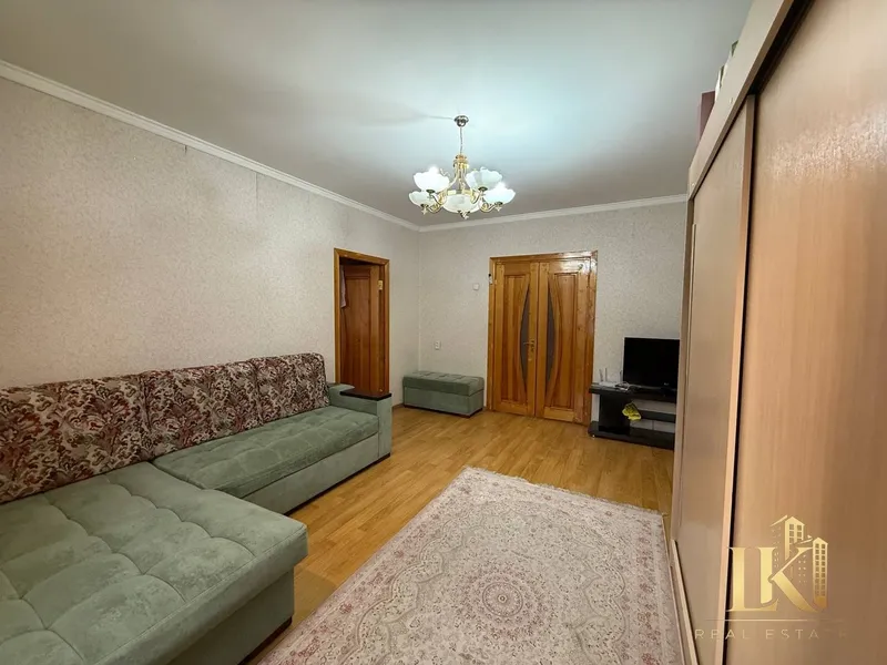 Продаётся 4-комнатная квартира, 87 м², 3/4, метро Гафура Гуляма — фото 1
