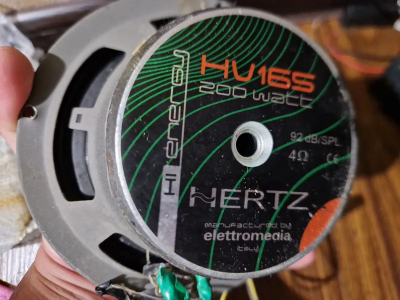 Монитор 8d 2/32(android) с рамкой. 2 динамика Hertz 200w (original). — фото 1