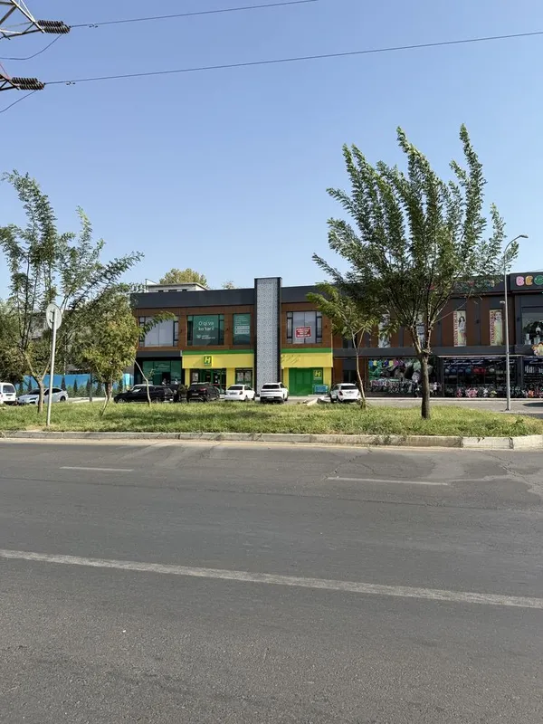 ARENDA. YUNUSOBOD 18. kvartal. yo’l yuzida 480k/m parkovka bor