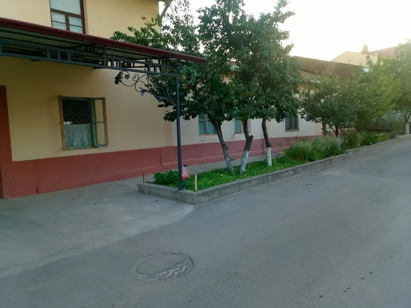 Кази Махаллада 3.50 сотих ерда жойлашган тайер тозза уй Сотилади 2