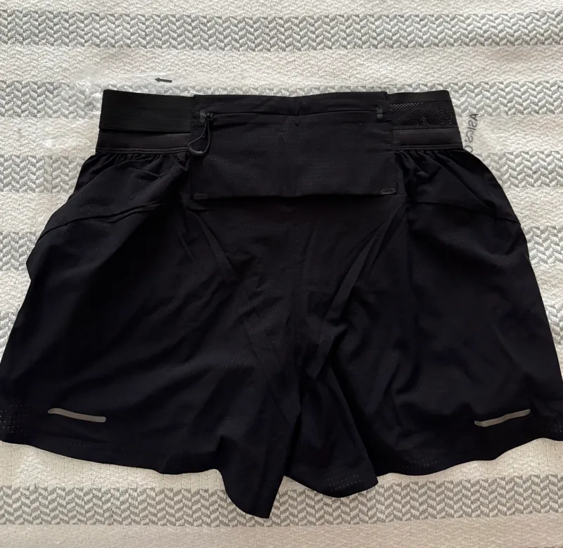 ASICS ayollar shortilari 3