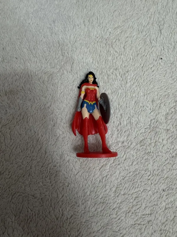 Продам фигурку Чудо-женщина DC