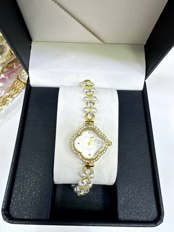 Часы Van cleef не темнеют Часы Van cleef не темнеют