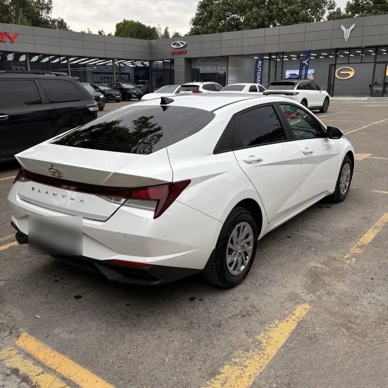 Hyundai Elantra 1.6 AT, 1-я позиция 5 Hyundai Elantra 1.6 AT, 1-я позиция 5