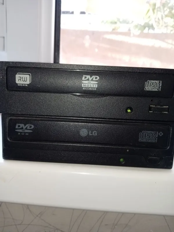 Продам DVD-RW Работает отлично, читает и записывает DVD и CD д 1 Продам DVD-RW Работает отлично, читает и записывает DVD и CD д 1