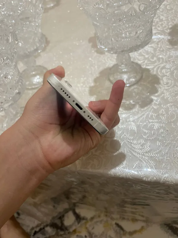 iphone 12 faqat orqa shisha singan — фото 5
