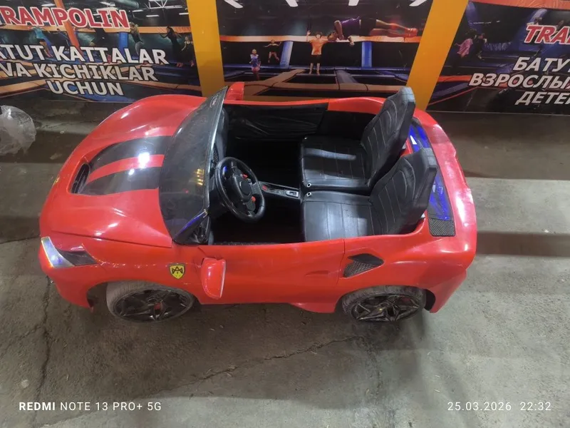 Ferrari детский машина в хорошем состояние грузо подемность 100кг — фото 1