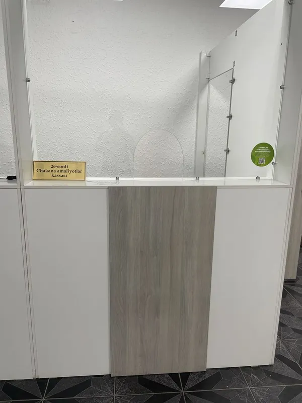 Mebel vitrina sotiladi