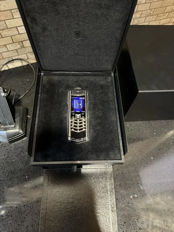 Vertu Sugnature S Diamond crocodile, to‘liq komplekt 3 Vertu Sugnature S Diamond crocodile, to‘liq komplekt 3