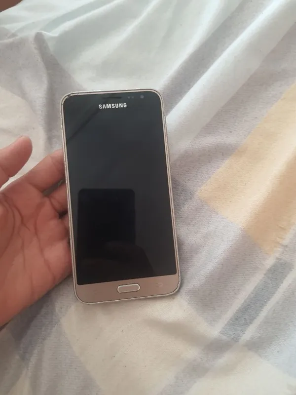 Samsung J2 zapchastga sotiladi. Telefon yoqilmaydi. Ekranida ozgina y 2