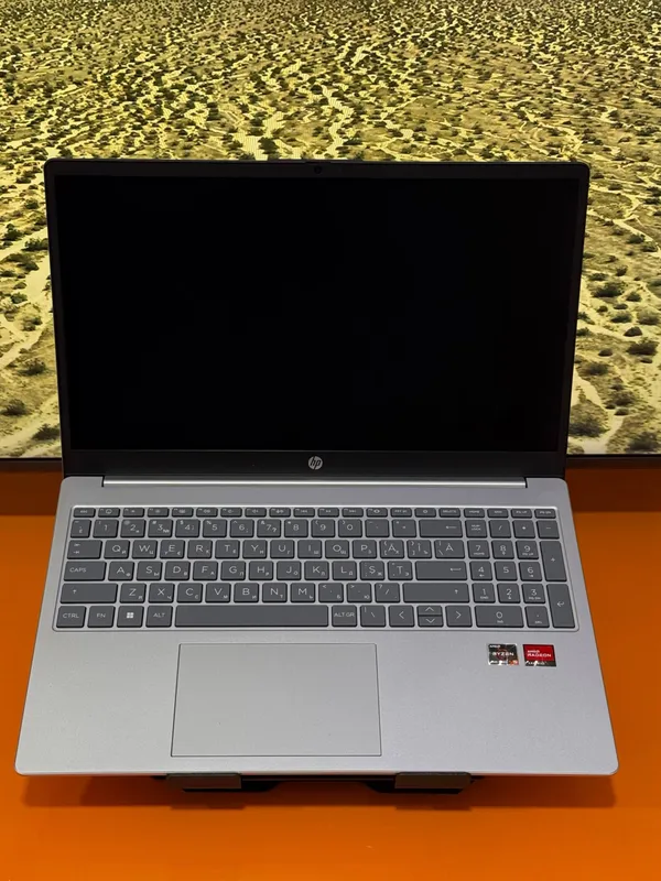 HP Laptop 1 HP Laptop 1