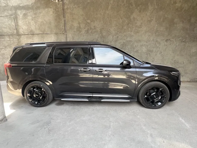 Kia Carnival 1.6 hybrid 2025 3