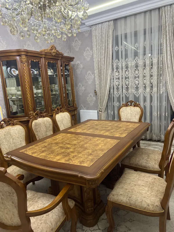 Стол и стулья