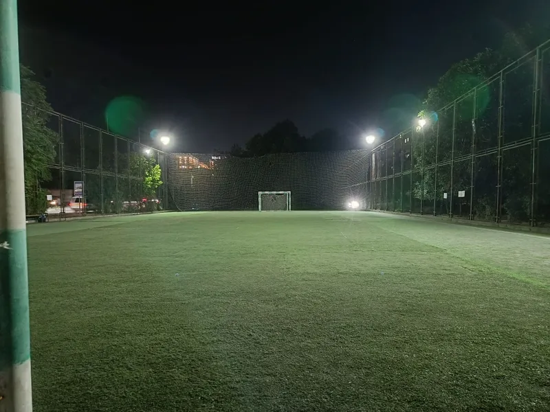 Fudbol maydoni yunsobod 2 Fudbol maydoni yunsobod 2