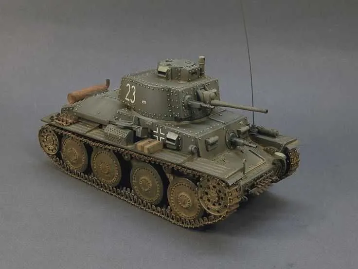 Сборная модель-Германский танк Pz.Kpfw 38(t) Ausf A-D-G "PRAGA" 1:35 — фото 1