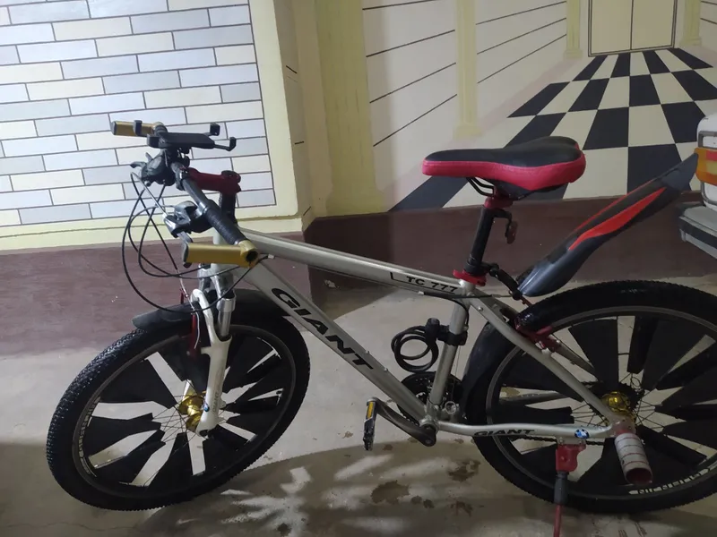 Veloseped sotiladi.