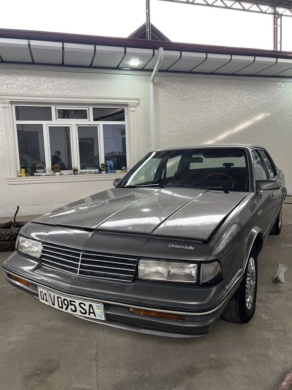 Oldsmobile 1988 год пепельный цвет 1 Oldsmobile 1988 год пепельный цвет 1