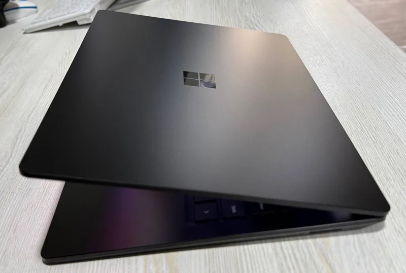 Surface Laptop 5 13.5” 2K Core i5-1245U 16/512GB 5 Surface Laptop 5 13.5” 2K Core i5-1245U 16/512GB 5