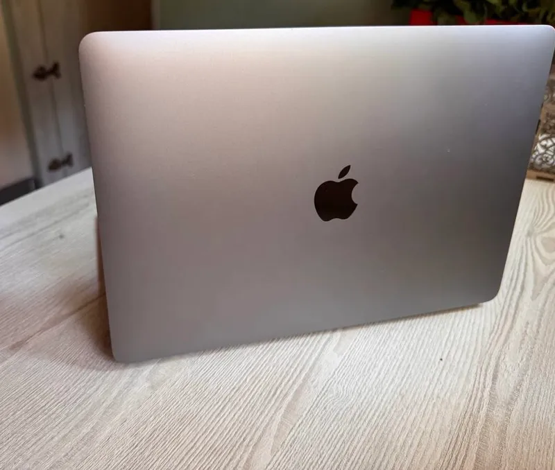 MacBook Air M1 8/256 GB 2 MacBook Air M1 8/256 GB 2
