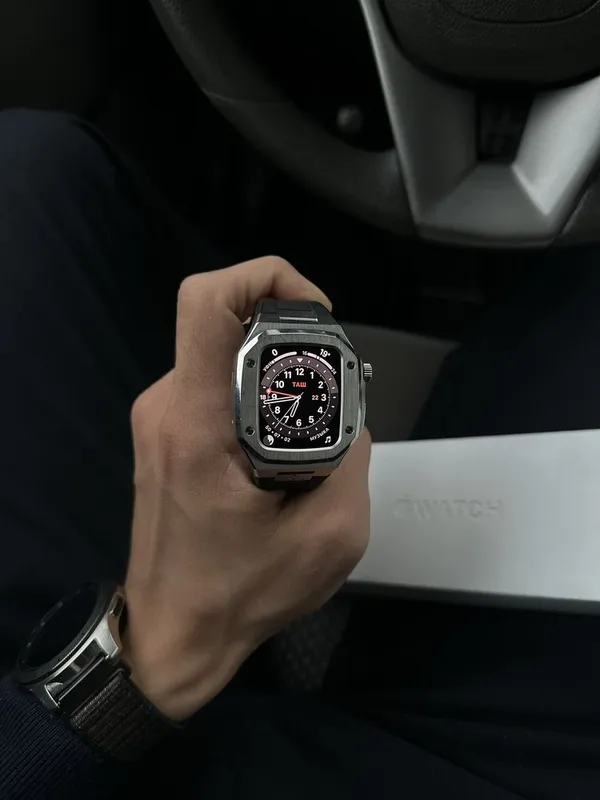 Apple Iwatch series 6, + Golden Concept
