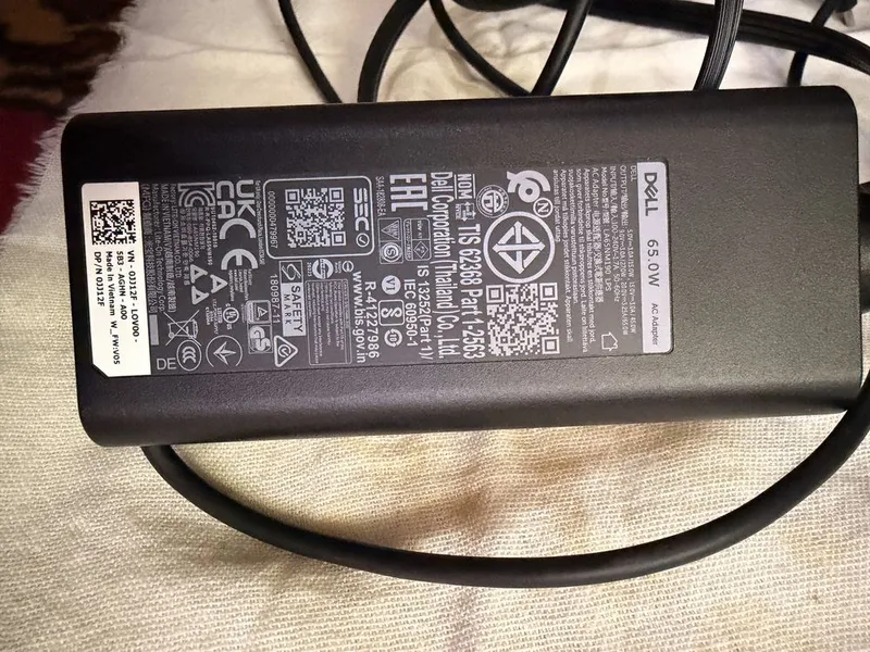 Зарядка для Dell 65 watt оригинал. Привёз с америки.