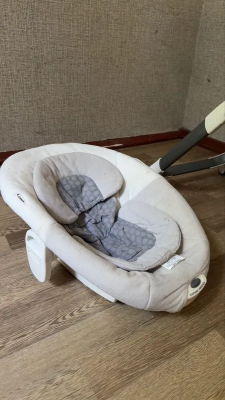 Продаётся сиул доя кормления Graco