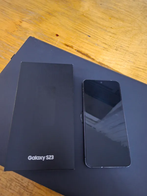 Samsung Galaxy S23 (Вьетнам) 2