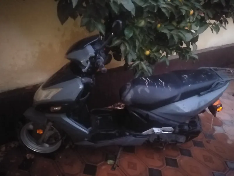 skutr sotiladi benzinda yuradi holati yaxwi 2 skutr sotiladi benzinda yuradi holati yaxwi 2
