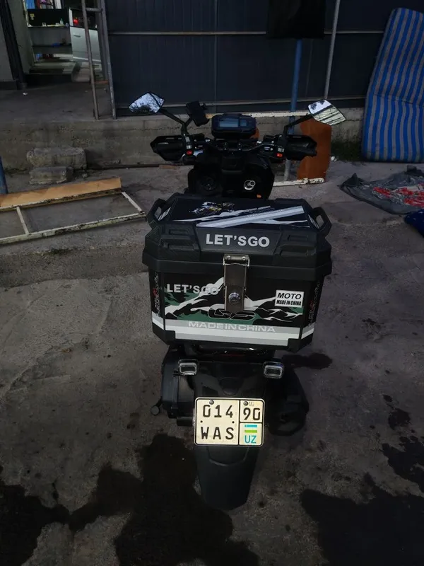 Skuter tank sotiladi 800$ yurgani 5000 km 2025 yili 3