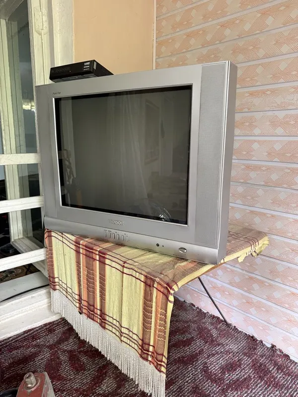 Продаются телевизоры и тюнер