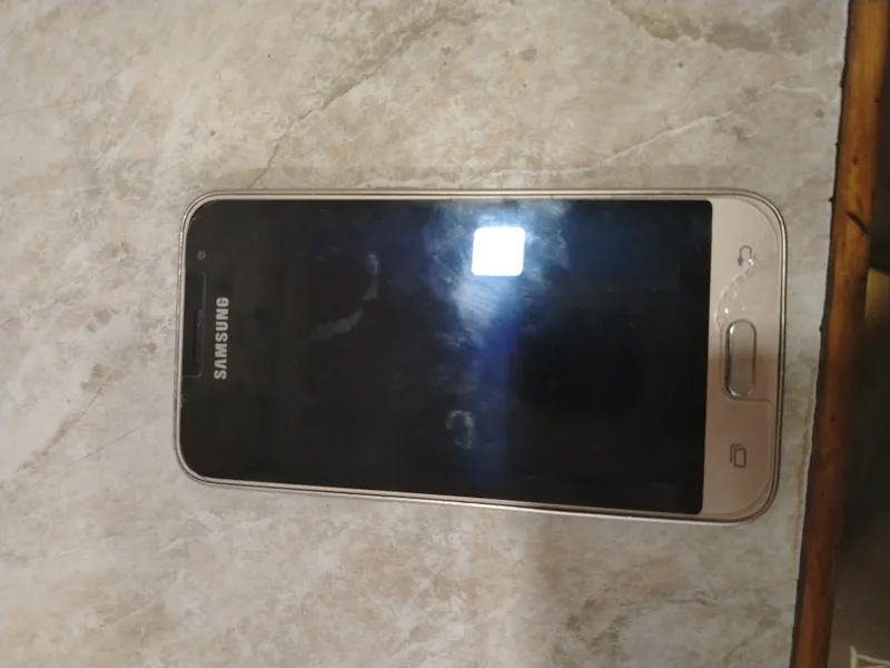 telefon Samsung j1