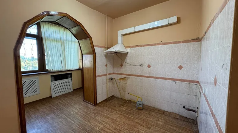 3-комнатная квартира, 110 м², 5/5, метро Космонавтов — фото 2