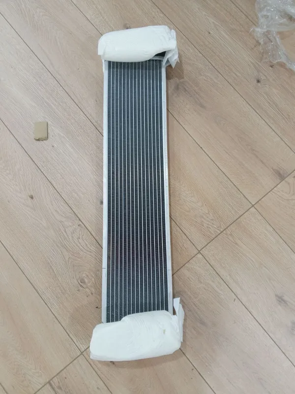 Radiator dvigatel. Резервуар для воды Lixiang L9