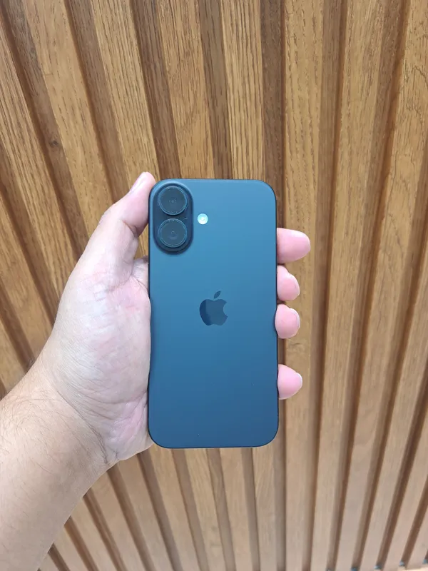 iPhone 16 чёрный, идеальное состояние 1 iPhone 16 чёрный, идеальное состояние 1