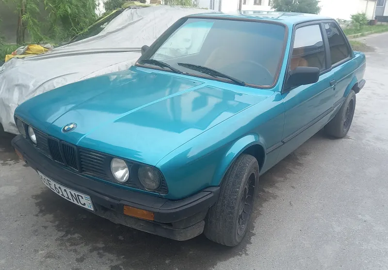 BMW E30 купе сотилади