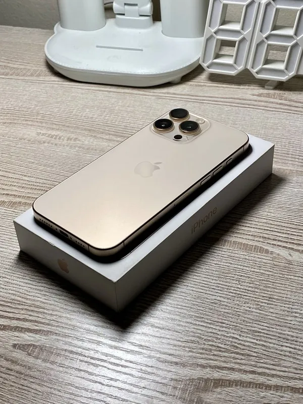 iPhone 16 Pro Max 256GB Desert Titanium вариант ураган