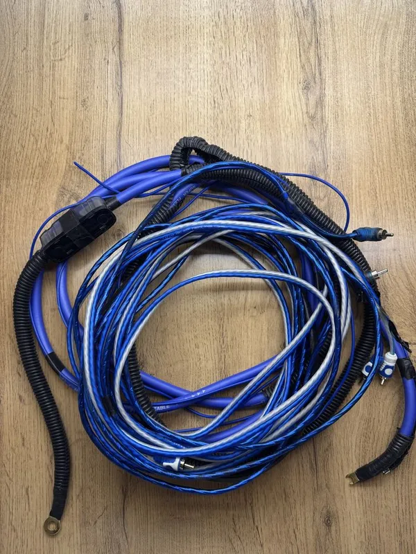 Usilitel uchun kabel
