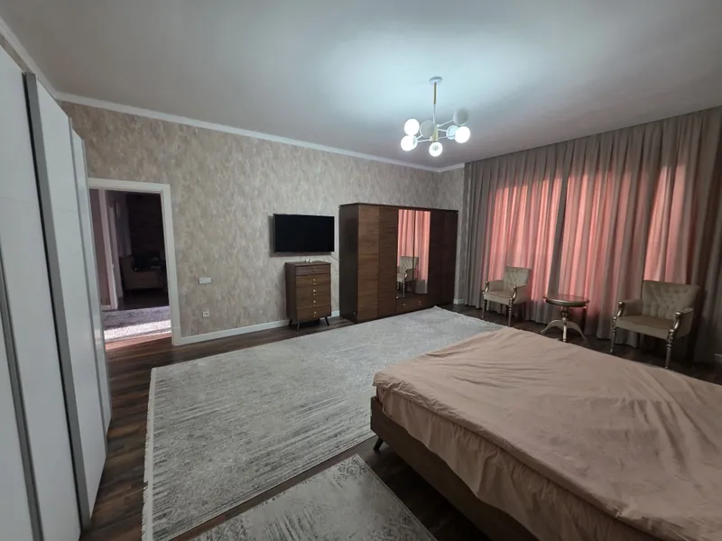 Сдам свой дом 450м2, 4 стальни , 3 сан узла в центре — фото 2