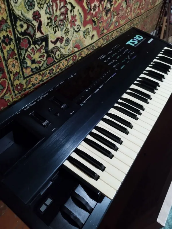 Ensoniq ts 10 yaxshi xolatda