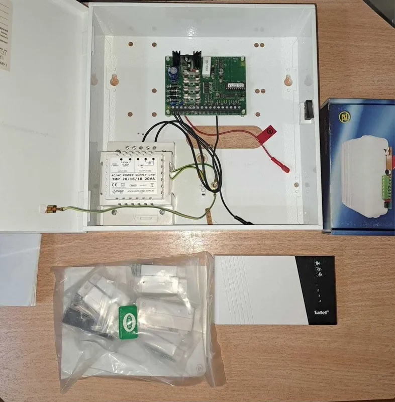 Продам Охранную сигнализацию 7/TRP20/SATEL CA-6 4