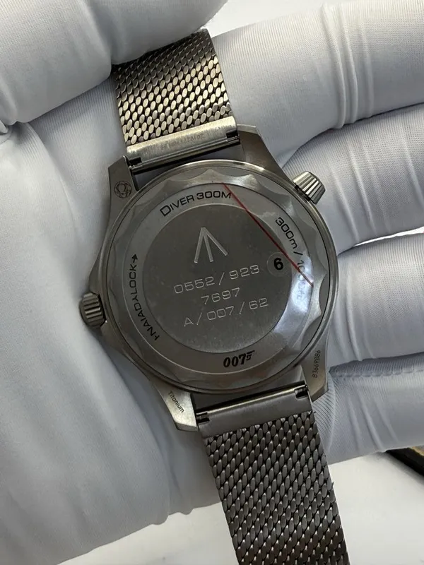 Часы Omega Seamaster 007 Titanium — фото 2