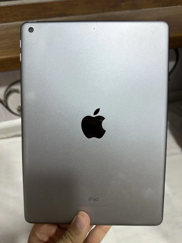 iPad 6 Generation Region LL/A holati yaxshi xotira 32 gb